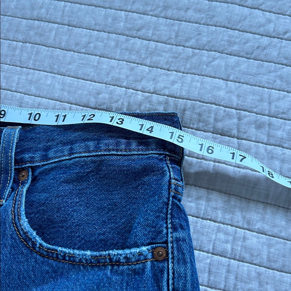 Leviβs 501 med dark distressed, cut off classic denim jean shorts 27β - Picture 2 of 10